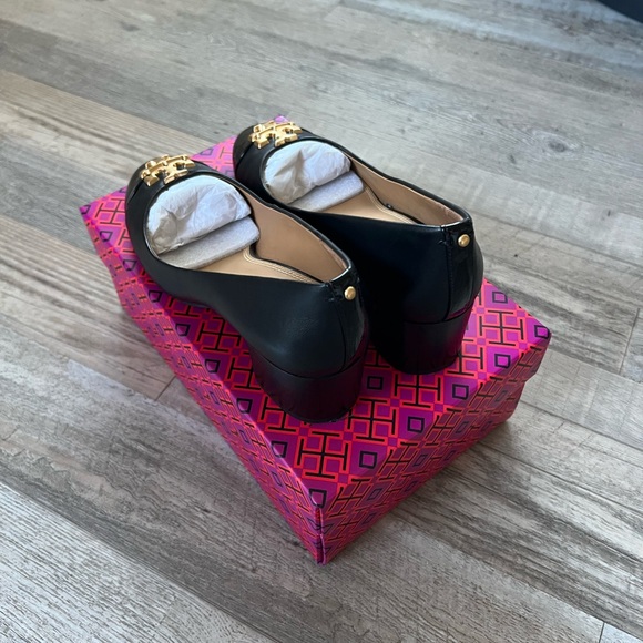 Tory Burch 50MM Pump with Gold Logo - Picture 3 of 6